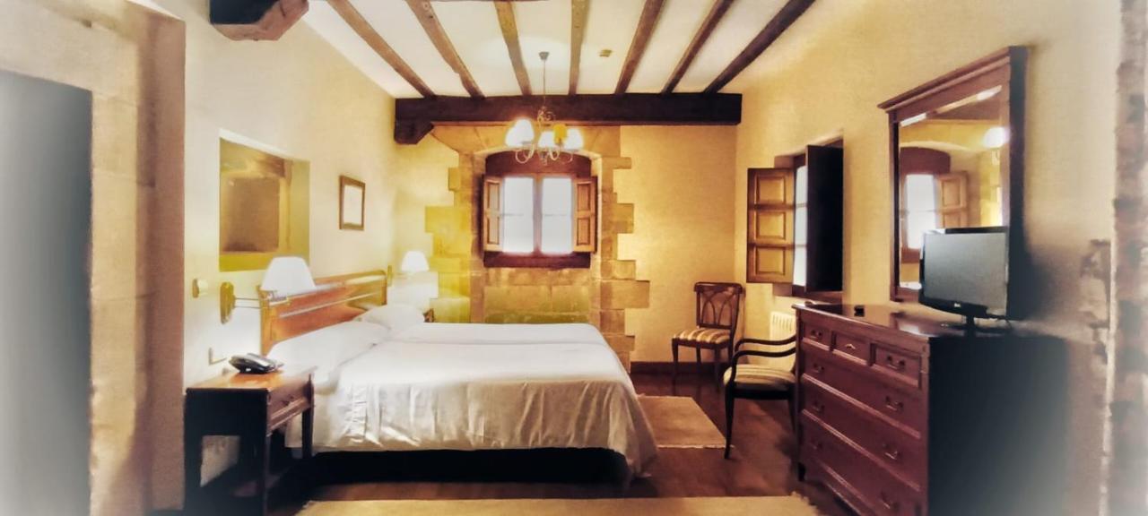 Palación de Toñanes Exterior foto
